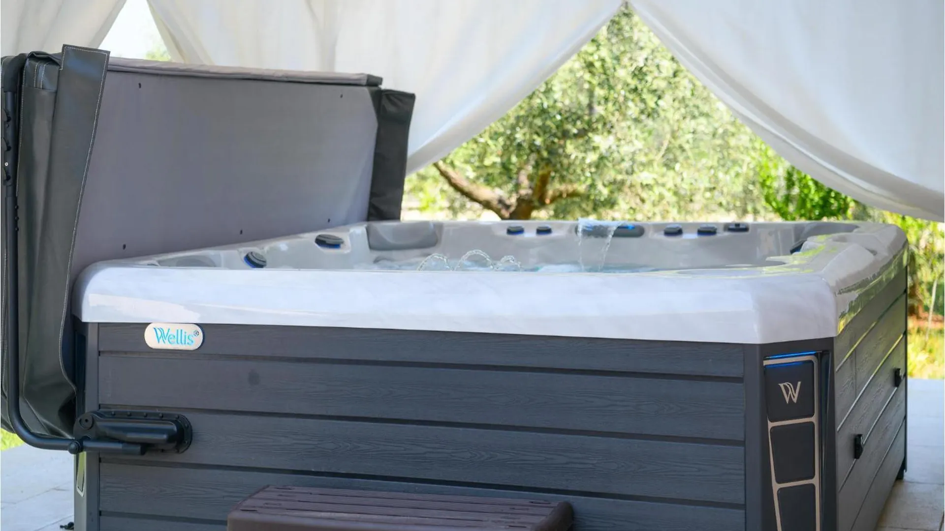 Lovely Home In Marcana With Jacuzzi Holiday home
