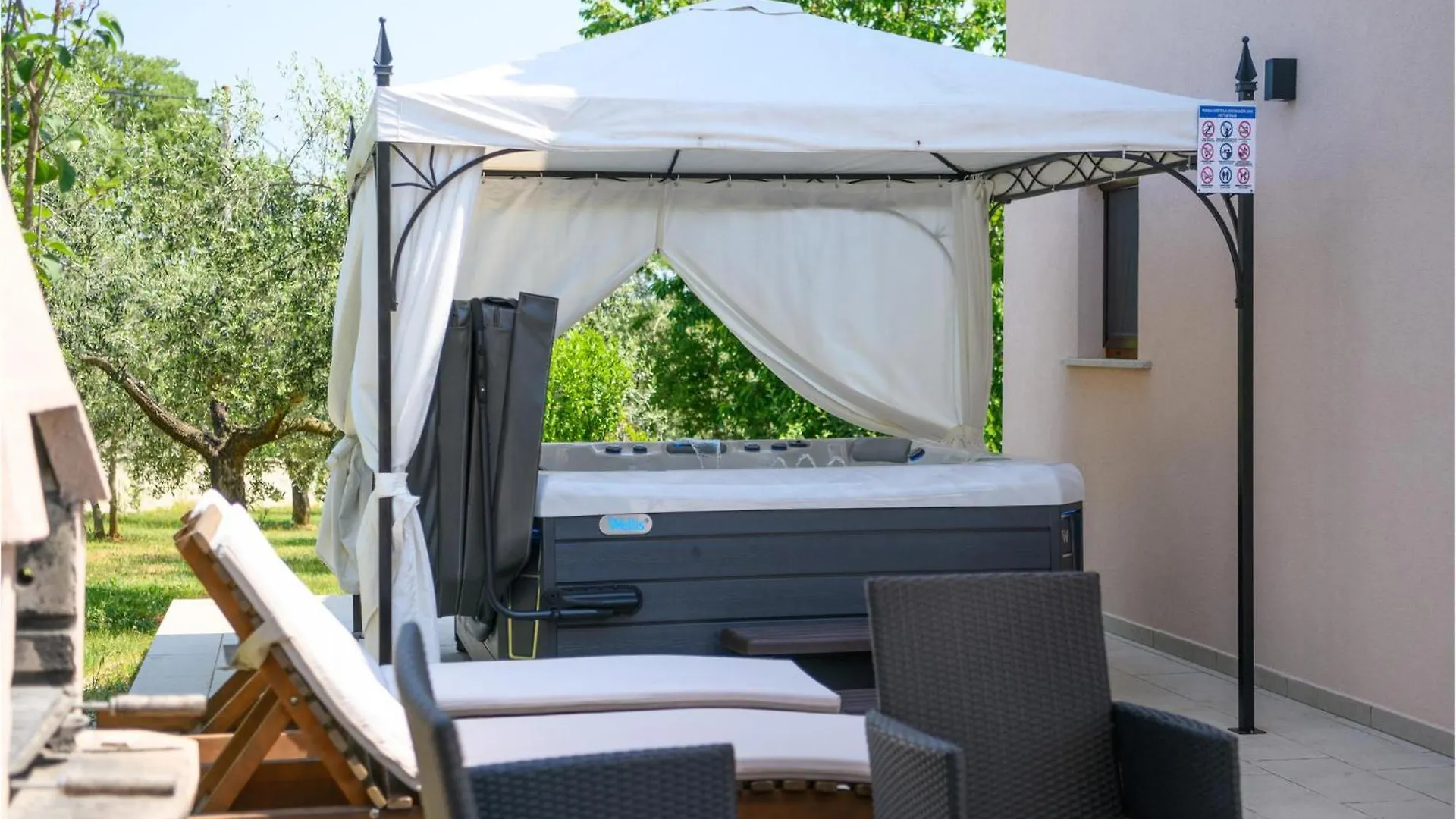 Lovely Home In Marcana With Jacuzzi Croatia