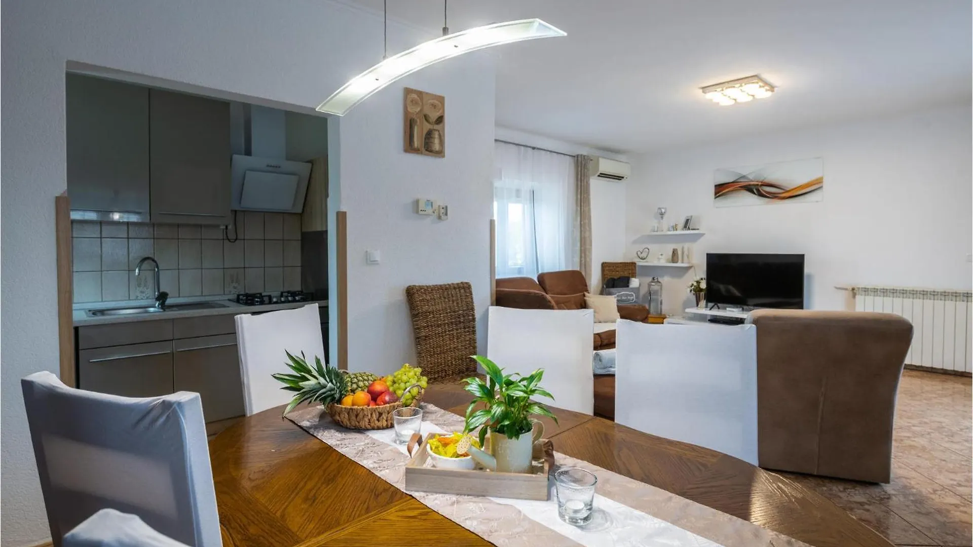 Holiday home Lovely Home In Marcana With Jacuzzi