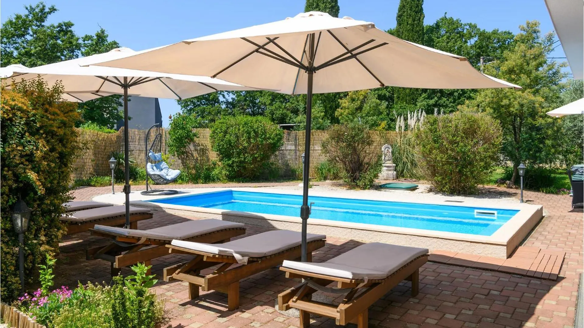 Lovely Home In Marcana With Jacuzzi
